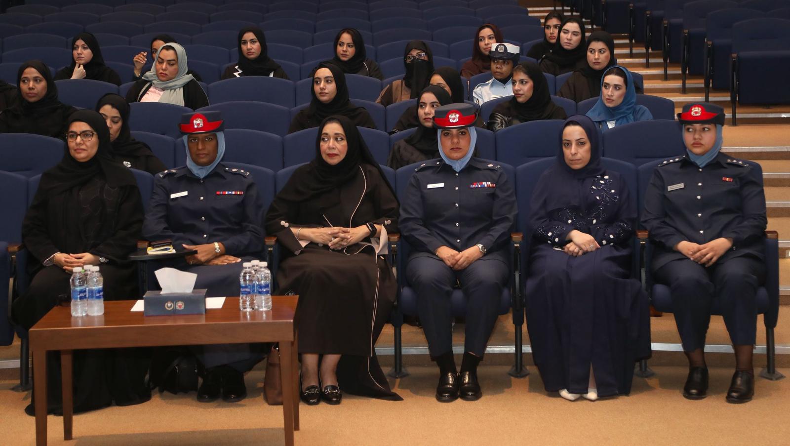 لجنة تكافؤ الفرص تنظم سلسلة محاضرات توعوية لتعزيز المهارات التربوية والقيادية<